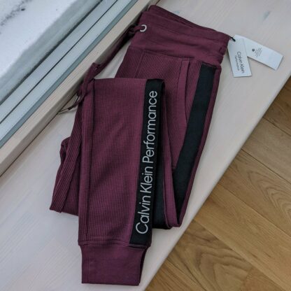 Naiste Calvin Klein kodukostüüm retuusid + pluus - Image 3