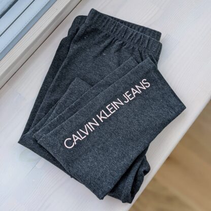Naiste Calvin Klein komplekt retuusid + plüüs pusa - Image 3