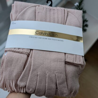 Naiste Calvin Klein komplekt müts + sall + kindad - Image 4