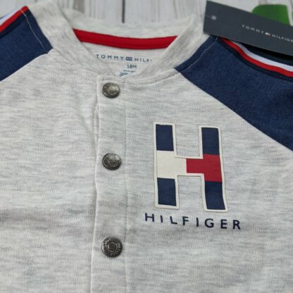 Uus Tommy Hilfiger kolmene komplekt püksid + kardigan + t-särk - Image 6