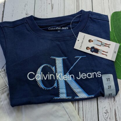 Poiste Calvin Klein kolmene komplekt 2 t-särki + lühikesed püksid - Image 4