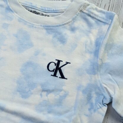Poiste Calvin Klein kolmene komplekt 2 t-särki + lühikesed püksid - Image 6