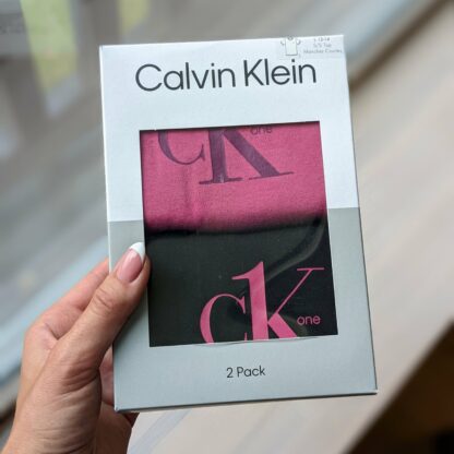 Tüdrukute Calvin Klein komplekt. Pakis 2 t-särki (roosa + must) - Image 2