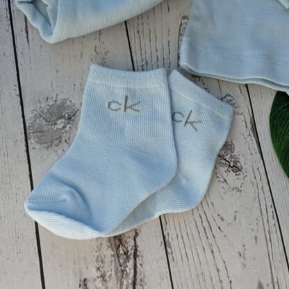 Laste Calvin Klein komplekt püksid + sokid + müts + t-särk, 4tk. - Image 2