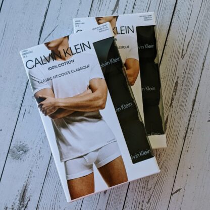 Meeste Calvin Klein komplekt. Pakis 3 t-särki.