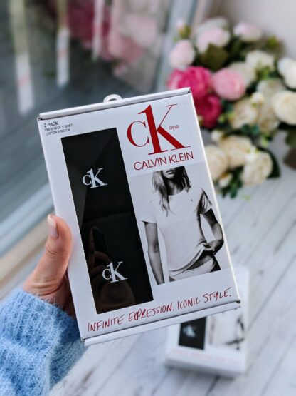 Naiste Calvin Klein komplekt. Pakis 2 t-särki, L - Image 3