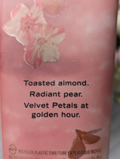 Victoria’s Secret Velvet Petals Golden Komplekt (Kehasprei + Kehalosjoon) - Image 6