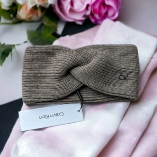 Villane Calvin Klein peapael