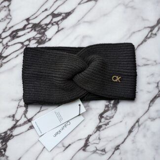 Villane Calvin Klein peapael