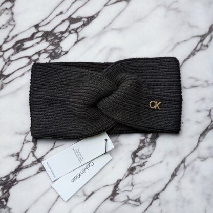 Villane Calvin Klein peapael