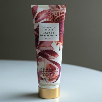 Victoria’s Secret niisutav kehalosjoon shea- ja kookosevõiga (236ml) Wild Fig & Manuka
