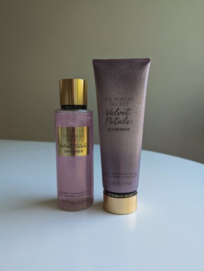 Victoria’s Secret Velvet Petals Shimmer Komplekt (Kehasprei + Kehalosjoon) - Image 3