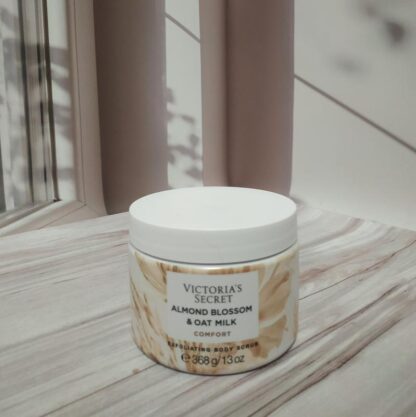 Victoria’s Secret Natural Beauty Exfoliating Body Scrub (368g) - Image 2